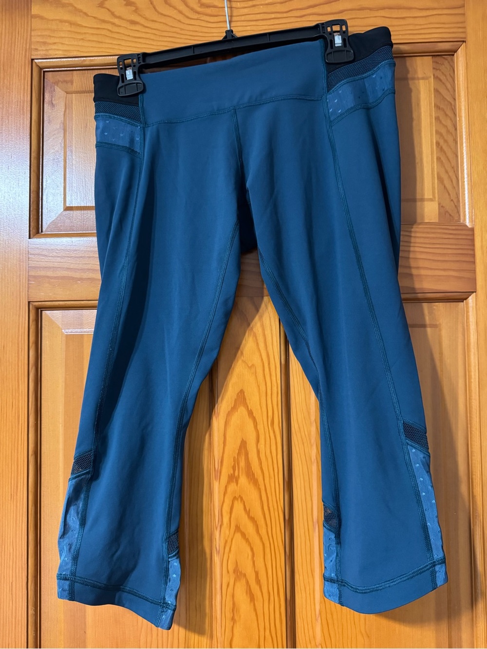 Lululemon Teal Capri Leggings with Mesh Insets